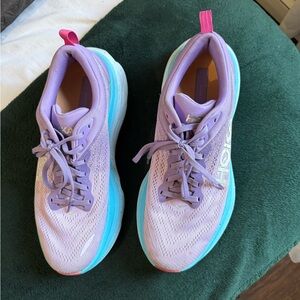 Hoka Purple and Teal Athletic Shoes
Bondi 8
